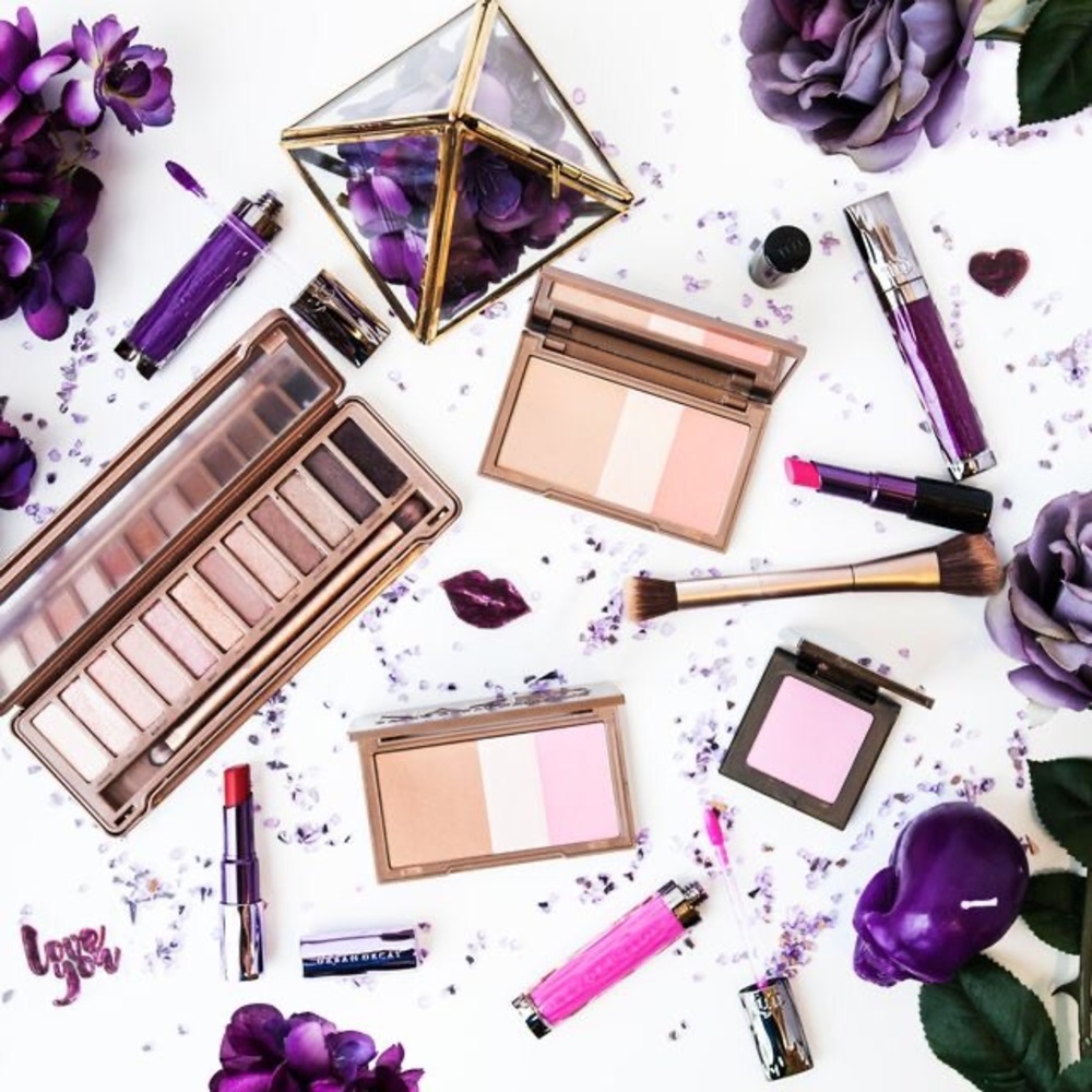 Holiday Makeup Gift Set - Picture 4 of 5